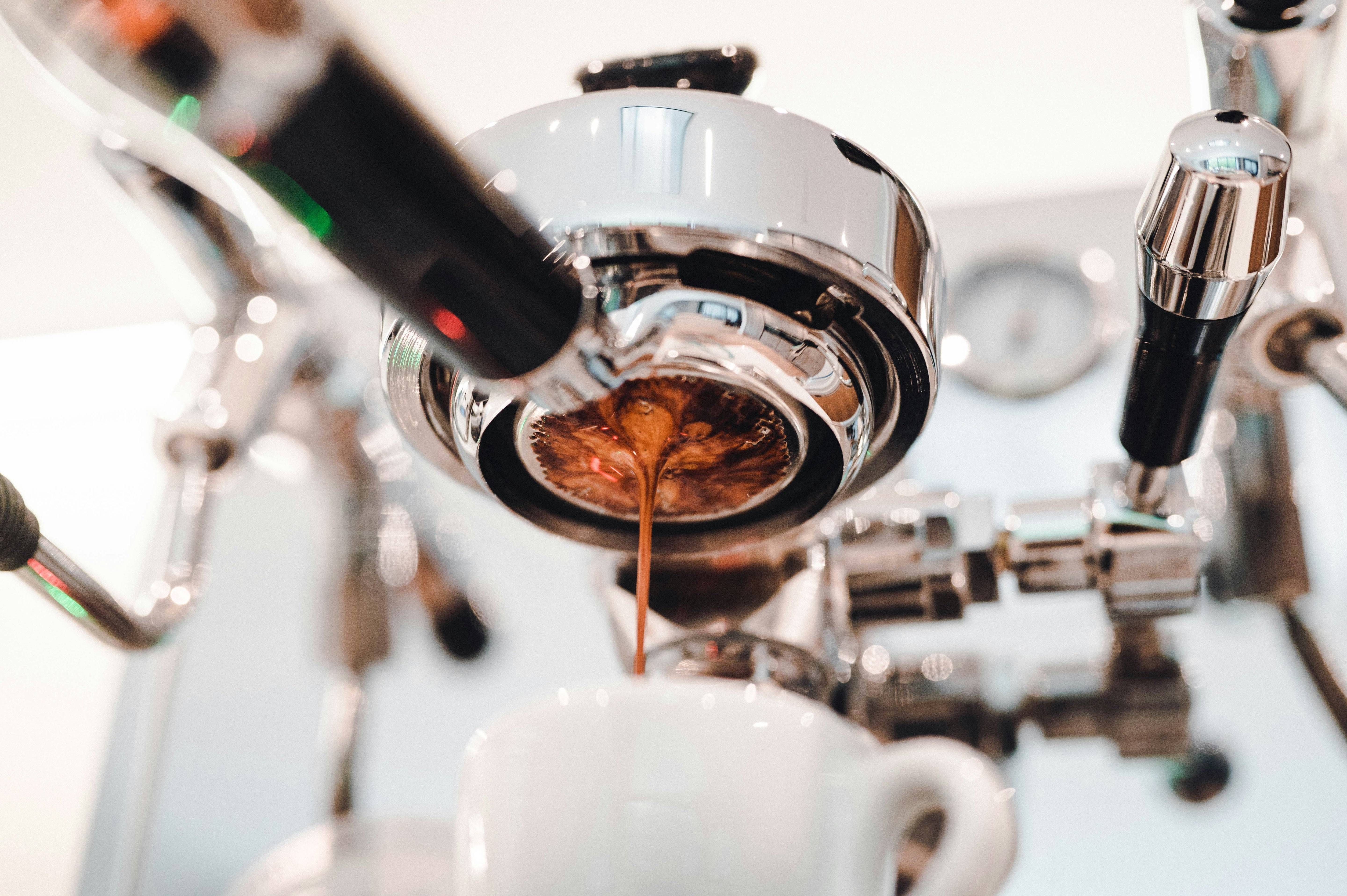 Kako da odaberete pravi espresso aparat prema vrsti grupe (group head) - Brew Society